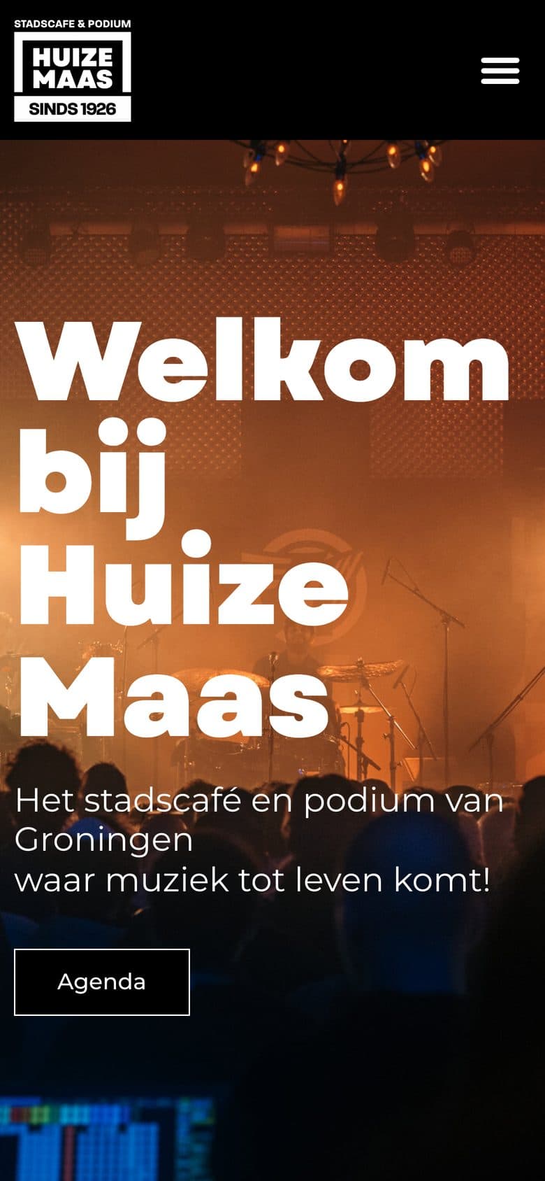 Huize Maas on a phone
