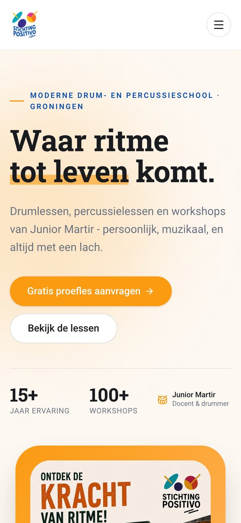 Stichting Positivo on a phone